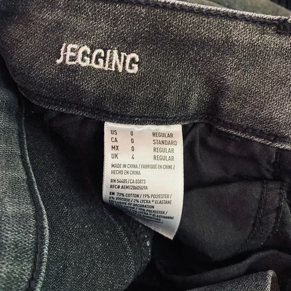 NEW | American Eagle | Super Super Stretch Washed Black Ripped Jegging | Size 0 - Picture 6 of 7